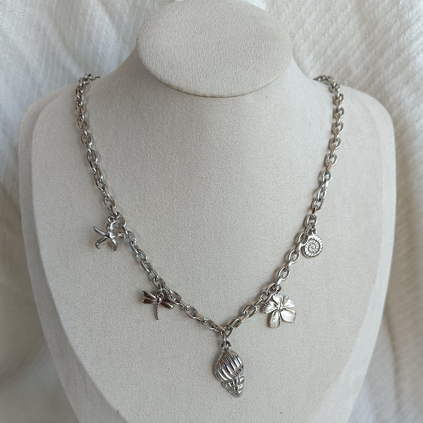 Collier Charms